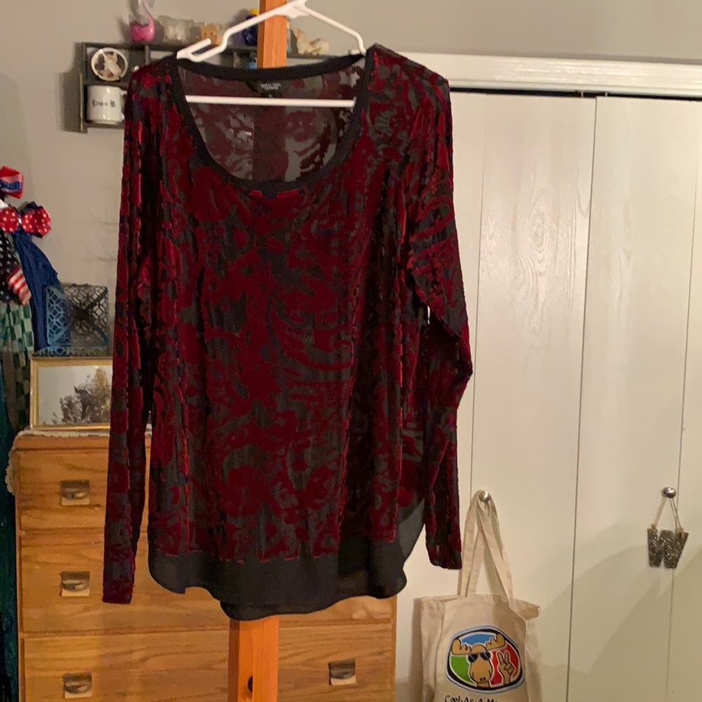 Blouse flows out